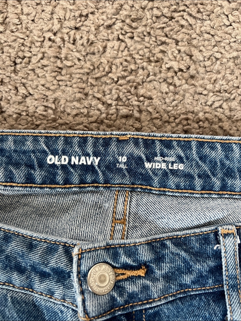 Old Navy Mid-Rise Wide Leg Jeans in Blue Denim - Picture 2 of 5